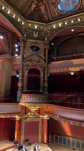 @martin.frost en répétition générale avec maestro Jonathan Nott pour le concerto de Mozart en la majeur. Concerts ce soir mercredi au Victoria Hall Genève COMPLET. Jeudi au Théâtre Beaulieu Lausanne PRESQUE COMPLET et vendredi soir au Théâtre Équilibre de Fribourg PRESQUE COMPLET. Le concert du 13 mars sera diffusé sur Mezzo le dimanche 24 mars et en direct le 13 mars dans l’émission ‘Plein jeu’ RTS Culture Espace 2. osr.ch | Orchestre de la Suisse Romande