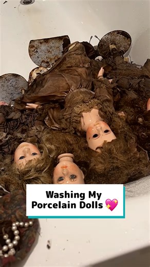 Washing my filthy, porcelain dolls I found in the garden! 💖😱 | Craft Factory