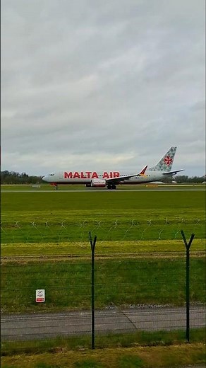 Air Malta 737 MAX 8 powers down 23L at Manchester