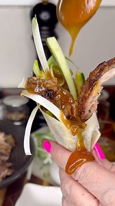 Crispy Skin - Duck pancake rolls. Here’s how I go from 4 people to 2. So I can’t remember cooking for two so much anymore it’s been so so long, but I’m still always looking for a deal and epic food - yellow label. Please save this for the hot version💥 2 Duck legs - (love a yellow sticker) Teaspoon of ground Sichuan pepper Teaspoon of Five spice De-seed a small cucumber and cut into batons 5 Spring onions shredded Hoisin Sauce Chilli Oil Pancakes that I buy from the international supermarket in 