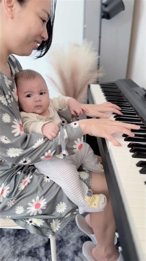 Baby plays piano with mommy #mixedbaby #baby #babypiano