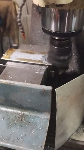 Milling Machine 2 1/2 Shell Cutter #machining #machinist #milling