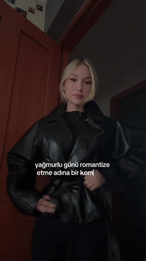 Romantic Outfit Inspiration for a Rainy Day