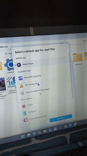 VLC player se play kro✅