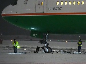 Vancouver snow: EVA Air plane gets stuck off taxiway at YVR