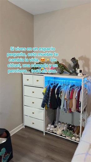 Organizador con cómoda y perchero integrado para espacios pequeños
