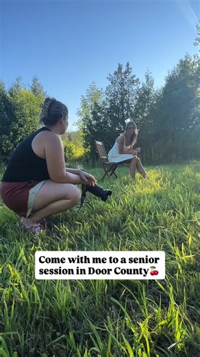 Door County sessions just hit different🍒 Door County is seriously one of the most beautiful places I’ve ever been too! And there’s something magical about doing your session there. Between the gorgeous beaches, stunning scenery, and coastal town vibes we can capture a ton of gorgeous images with a variety of different locations in just one session! There’s so much to love about such a unique place!! And if you’ve never been to Door County but you’re wanting to do your senior session here...no w