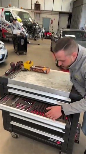 #collage avec @mlperformance19 je joue aussi le jeu, ma caisse ! #servante #facom