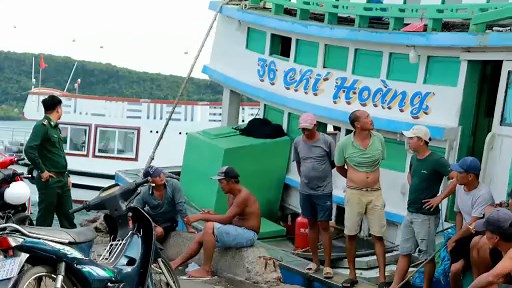 Icom IC-M73 01 Handheld VHF Marine Radio Review: Top Choice?