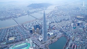 What would LOTTE WORLD TOWER look like from up close? You can appreciate the dramatic LOTTE WORLD TOWER and the beautiful view of the city through a video filmed by drone. Check LOTTE WORLD TOWER viewed in a new light right now! #롯데월드타워 #LOTTEWORLDTOWER | 롯데월드타워·롯데월드몰