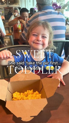 This might be the cutest video ever 😭 The way she smiled, gave a thumbs up… and was like “okay now let me eat” I can’t handle it 🥺