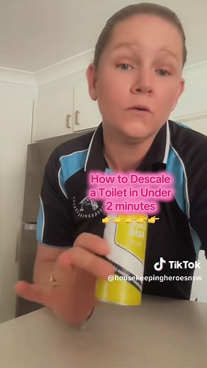 Citric Acid Toilet Clean in Under 2 minutes 👏 👏 👏 #clean #cleaning #cleantok #hack #momsoftiktok @mckenziesfoods