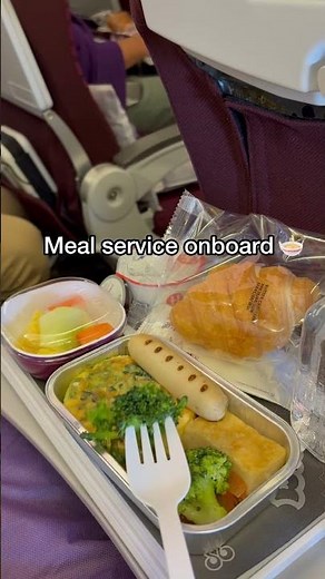 THAI AIRWAYS Economy Class | Flying to Jakarta TG433 by Airbus A330