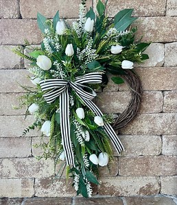 Spring White Tulip Wreath for Front Door, Farmhouse Spring Wreath, Real Touch Tulips & Greenery Decor Outdoor, Neutral Year Round Wreath - Etsy