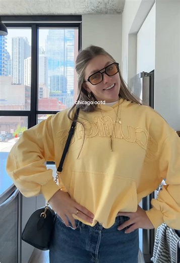 Chicago ootd @Salomon @SCUFFERS @Aritzia @Logantay 💛🪞🍋✨🍯🐝 #ootd #chicagofashion #outfitinspo #casualoutfit