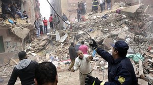 Cairo building collapse leaves 17 dead
