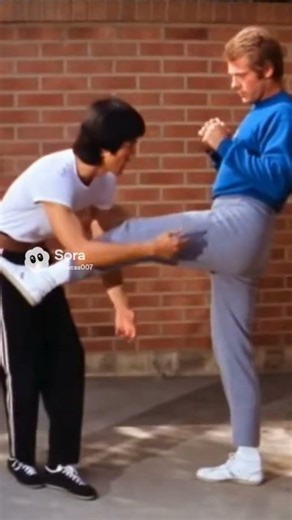 Precious Simulation: Bruce Lee Personally Instructing the Essentials of the Side Kick. #kungfu