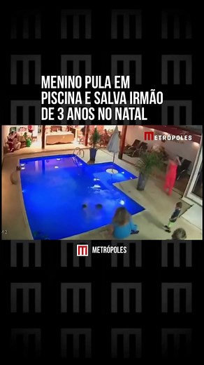 Menino pula em #piscina e salva #irmão de 3 anos no #Natal. Caso aconteceu na casa de familiares, em Guaratinguetá (SP), na véspera de Natal. Irmão de 10 anos salvou a criança #TikTokNotícias