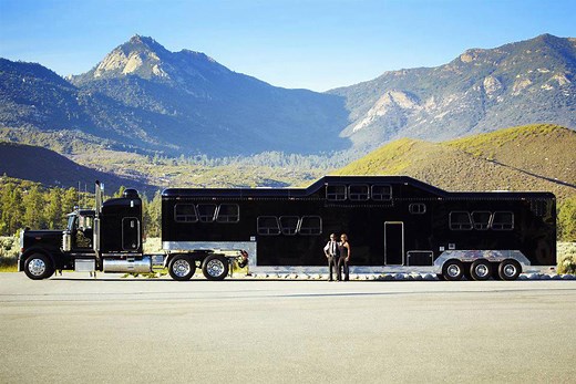 The Midnight Rider Is World’s Heaviest, Largest and Perhaps Fanciest Limousine