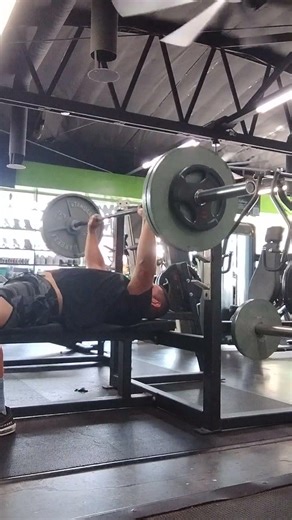 245lb x7. bench press.. journey to 335lb press.