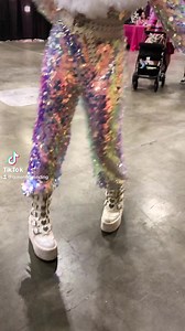 1.6K views · 32 reactions | Last @rupaulsdragcon post..I think  just a lil compilation of videos clips from the day! We mostly shopped and people/outfit watched. Wish I wasn’t so shy to ask for more pics & wish I had more $ & patience to stand in some other ppl’s lines but always so good seeing queens I’ve loved for many years now..glad some still remember lil old me 凉 | Queen Of Blending | Facebook