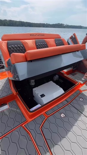 Seakeeper | The Seakeeper 4.5 delivers next-level stability with advanced performance. We fight the roll, so you can make the most of your time on the... | Instagram