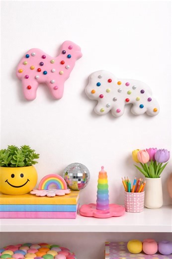 GIANT Circus Animal Cookie Wall Art Set - Kitsch Cookie Decor / Cookie Sculpture/ Pearl Sprinkles/ Retro Candy Pop Art / Dopamine Decor - Etsy