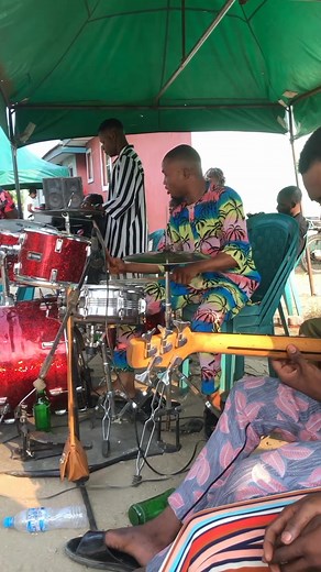 Fans reacts on a green bottle beside my drums on a viral video I was called to perform in an event in port Harcourt. Some said I got high after taking the green bottle 😅 truly, the green bottle was already there when I ushered in to perform 😍 | Blind Drummer Ministring Tv
