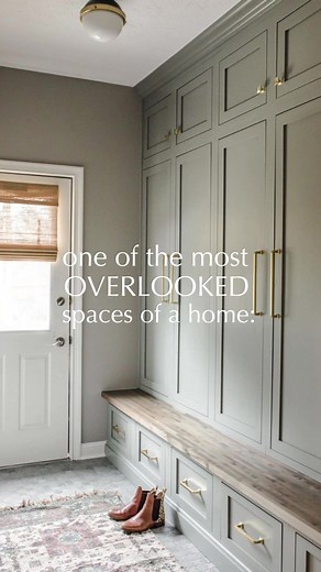 First impressions start in the #mudroom! As a designer, I know the impact a well-designed mudroom can have on the overall aesthetic and value of your home! 🏡 Spruce it up with a fresh coat of paint, updated cabinetry and flooring, and some trendy decor pieces like throw pillows or an accent rug to create a warm and welcoming entryway for you and your guests! ✨ #mudroom #mudroommakeover #interiordesign #mudroominspo #homedesigndecore #interiordesignideas