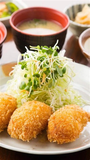 レストランＫｉｙａ 公式 静岡グルメ カニクリームコロッケ プリン | #レストランKiya が誇る伝統と革新続ける味 それが #丹那のカニクリームコロッケ 余す所なく沢山使った ベシャメルソースのベースは 丹那牛乳 味の決め手は 土肥天日塩 皆様に愛されて 40年以上基本のレシピ 変わらず しかしながら 時代に合わせてブラッシュアップ し続ける... | Instagram