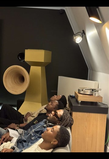 Listening Session of Weary by Solange