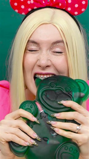 Sneaky Makeup Magic: Hilarious Classroom Life Hack! 🤣✨