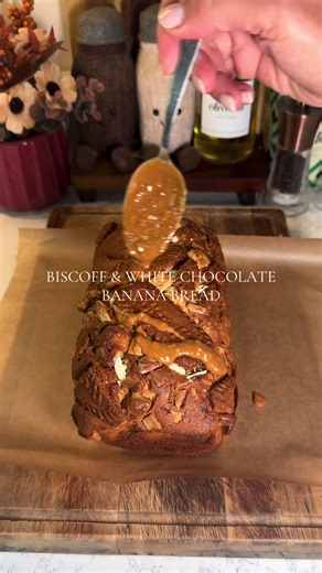 Biscoff and white chocolate banana bread Ingredients 3 small bananas, mashed @tesco 150g butter 150g caster sugar 200g self-raising flour 4 tsbp @biscoff__uk crunchy spread 2 eggs 1 tsp vanilla essence 8 Biscoff biscuits 100g white cooking chocolate Method: - To a large bowl, add the bananas and mash until there are minimal lumps. - Melt the butter slightly and add this into the mashed bananas along with the sugar. Whisk until smooth. Crack in both eggs and add the vanilla essence then whisk aga