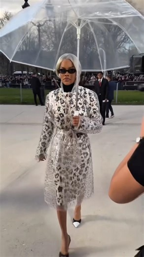 Teyana Taylor STRUT To Chanel Fashion Show