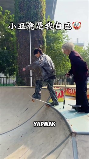 İnanılmaz! Cidde kaykay yaparken akrobatik hareketler sergiliyor 🤯