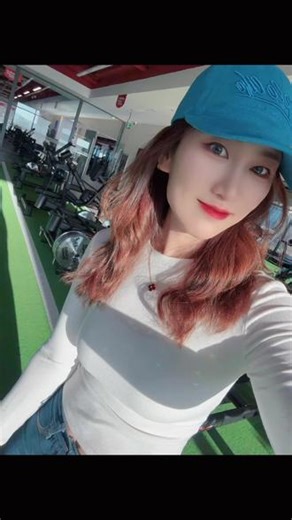 这个假期你们都去哪玩了？让我羡慕一下下吧#运动女孩 #运动穿搭 #今天的人设是运动风女孩