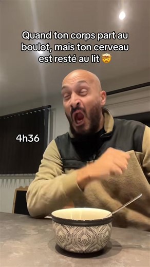 Parodie : Quand on se sent crevé mort au travail 😴