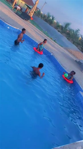 Fan time #pool #swimming #ghana #party #dayinmylife