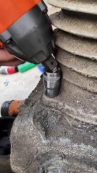 How to Use a Handheld Power Tool Effectively