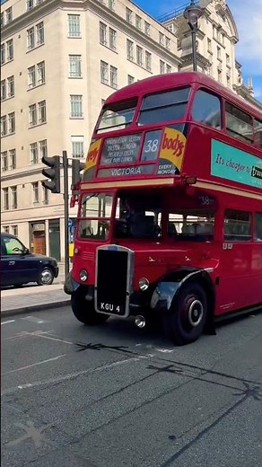 Classic Retro Bus | Bus Engine Sound | London Vintage Buses
