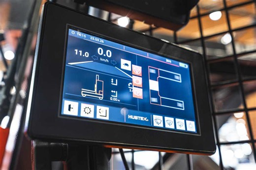 Mehrwegestapler: Hubtex führt integriertes Bedienkonzept mit erweitertem Terminal und Controller ein