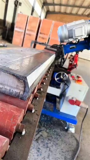 ⚡ Double-Sided Bevel on 60mm Steel Plate — Done in One Go! ⚡ No flipping, no hassle — just fast, precise, and super smooth beveling! 🚀 Save time, save cost, maximize your production! #BevelingMachine #SteelPlate #MetalFabrication #PressureVessel #IndustrialMachinery #DoubleBevel #Metalworking #ManufacturingEfficiency | Andrew LI