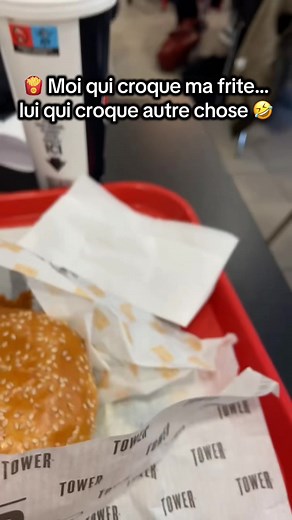 Retombé sur cette vidéo de 1 an, fallait que je la poste. 😵 Partage ça à ton pote qui mate des 🍑 H24, il va adorer ! 🤣 #frites #kfc #fail #vu #fyp #pourtoi #frere