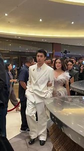 WATCH: “Pinoy Big Brother: Celebrity Collab Edition” big winners Brent Manalo and Mika Salamanca arrive at the #GMAGala2025 | via Jessica Evangelista, INQUIRER.net | INQUIRER.net