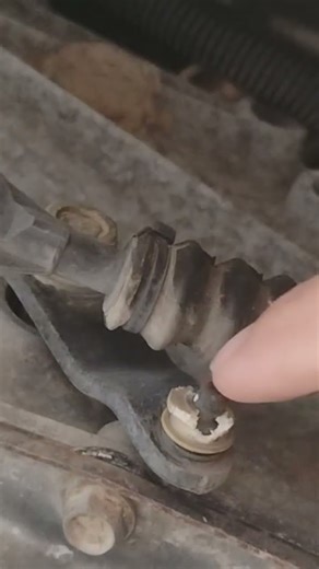 Transmission shifter Linkage came off. Easy DIY fix. will post fixed version👍🙏