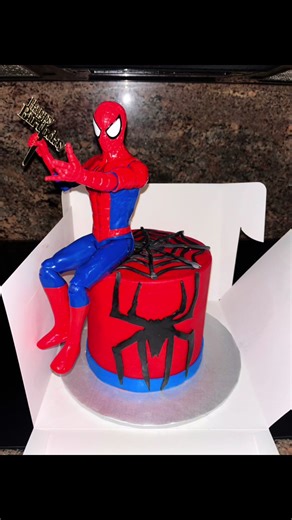 Pastel Spider-Man: Dulce Creatividad en Cumpleaños