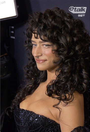 The It Girl of 2025 has arrived! 📸 Odessa A'zion looked like a dream while attending the ‘Marty Supreme’ New York Premiere! ❤️ #OdessaAzion #MartySupreme #RedCarpet #Fashion