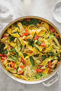 Pappardelle Pasta with Chicken, Pesto and Roasted Peppers