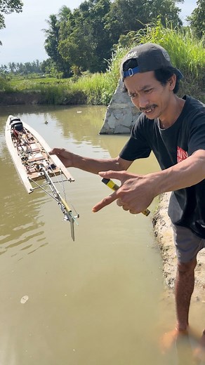 Rocket Fireworks VS Mini Boat Rc #fireworks #rocket #experinent #crakers #ReelsFB #FYPFacebook #ViralReels #ExplorePage #SafeScience #FireworkSafety #fireworksexperiment | Fix Aby