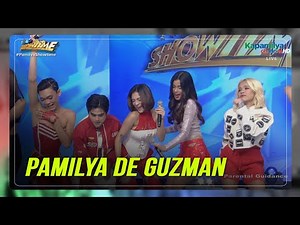 'Sino ang paboritong anak ni Mowm?' Pamilya De Guzman, nakisaya sa 'Showtime' | ABS-CBN News